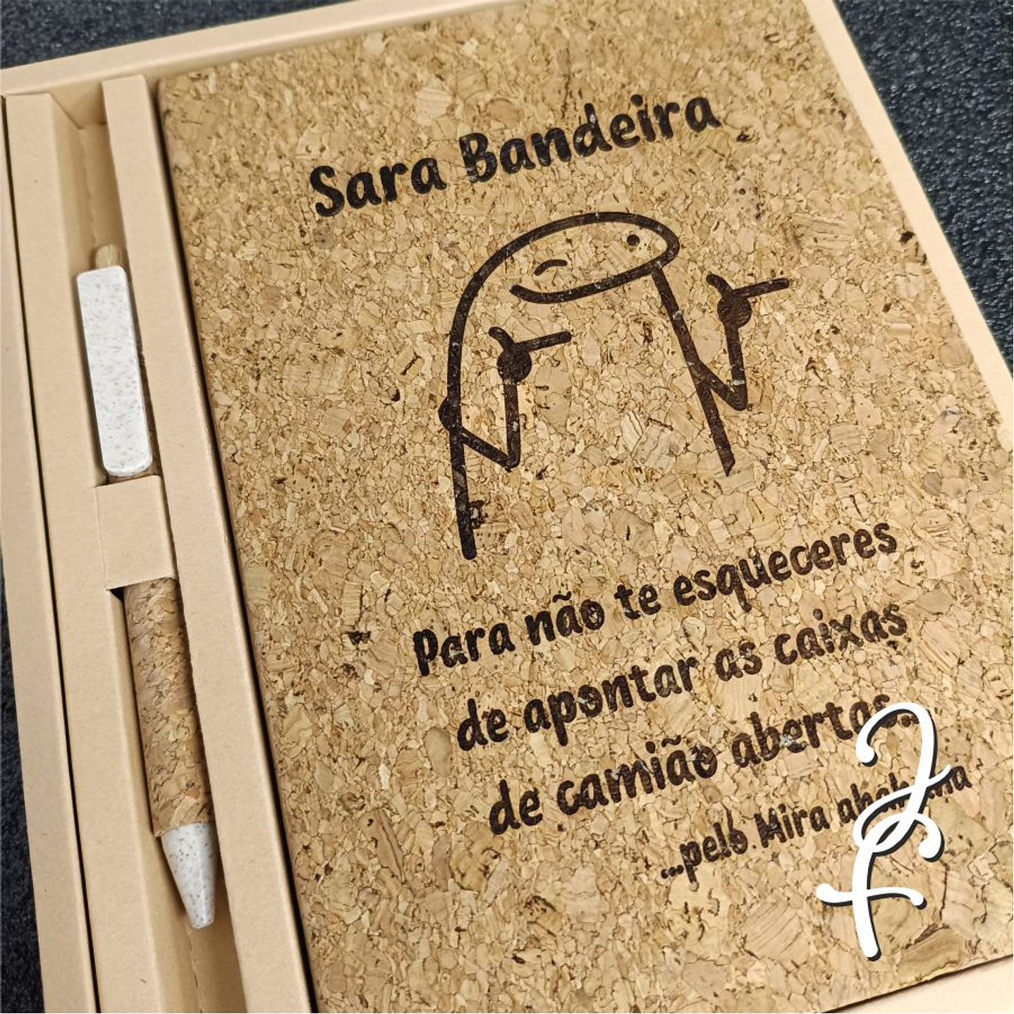 Conjunto Caderno e esferográfica em caixa 2