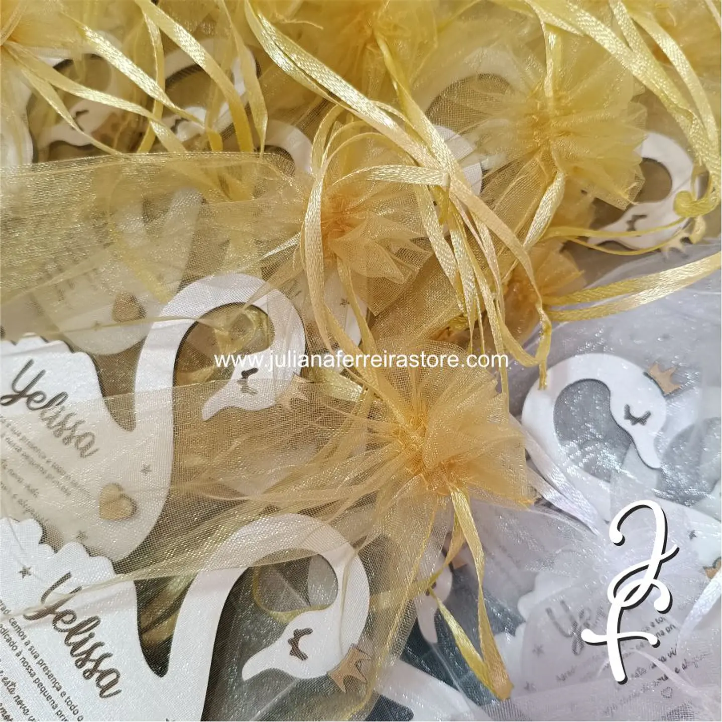 Lembrança Cisne com apliques coloridos 4