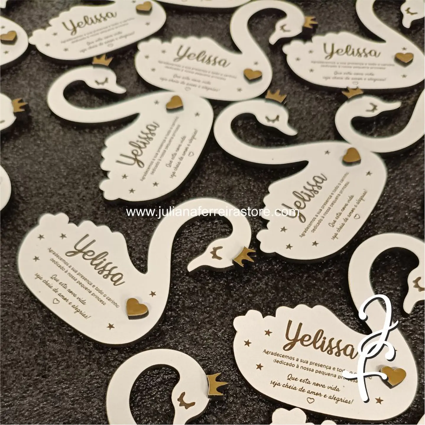 Lembrança Cisne com apliques coloridos 6