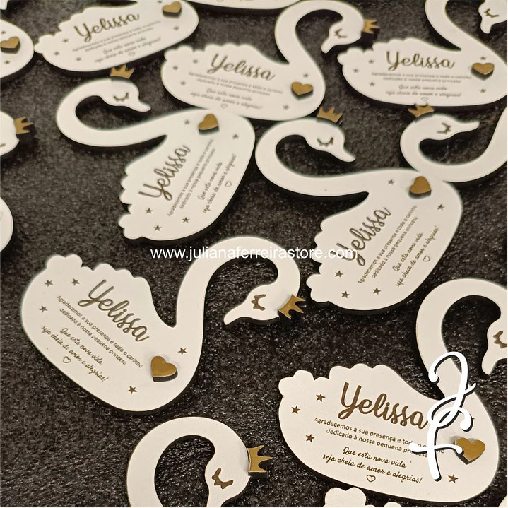 Lembrança Cisne com apliques coloridos 6