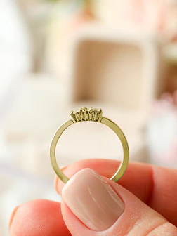 Engagement ring with white diamonds