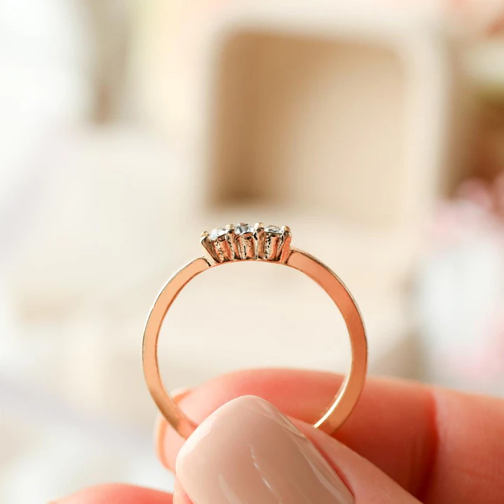 Engagement ring with white diamonds 2