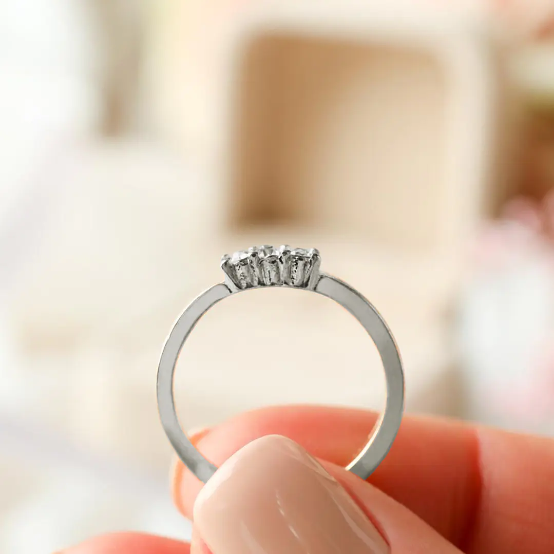 Engagement ring with white diamonds 3