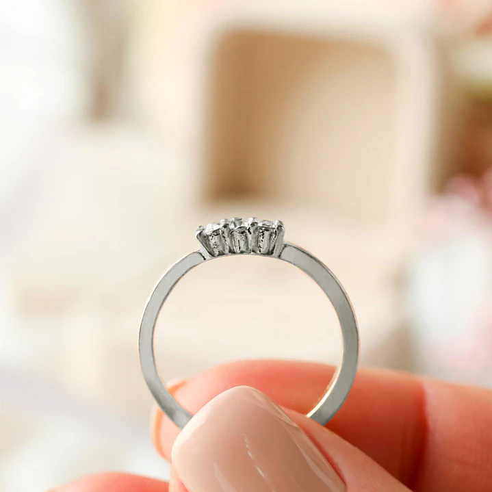 Engagement ring with white diamonds 3