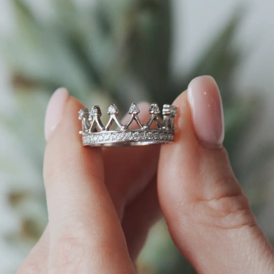 Crown design platinum ring 1