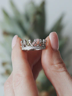 Crown design platinum ring