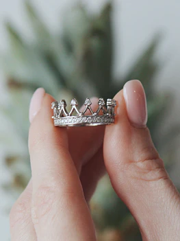 Crown design platinum ring