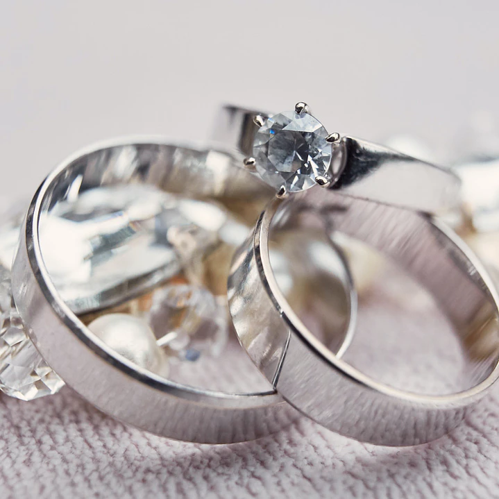 Classy silver White Gold wedding rings 1