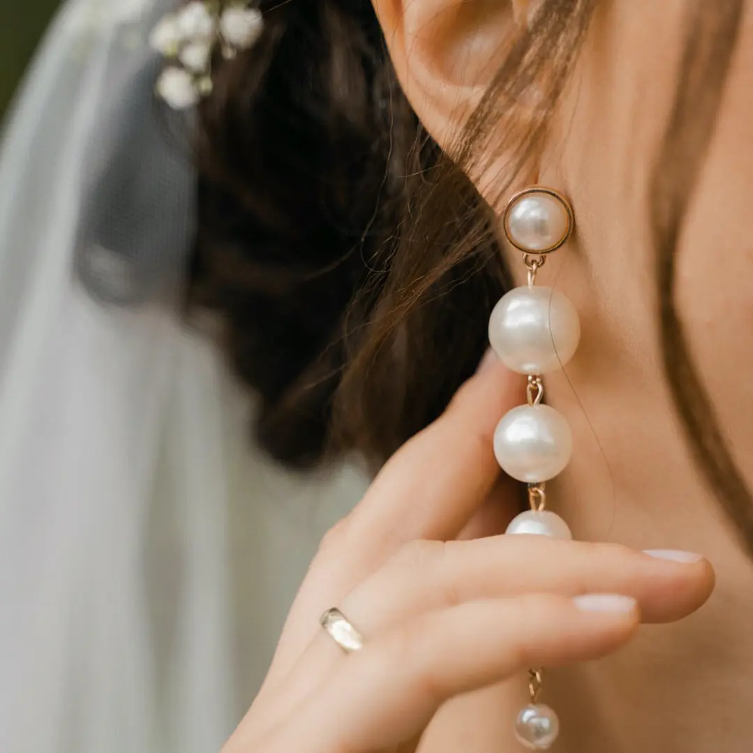 Bride pearls and gold details earring 1