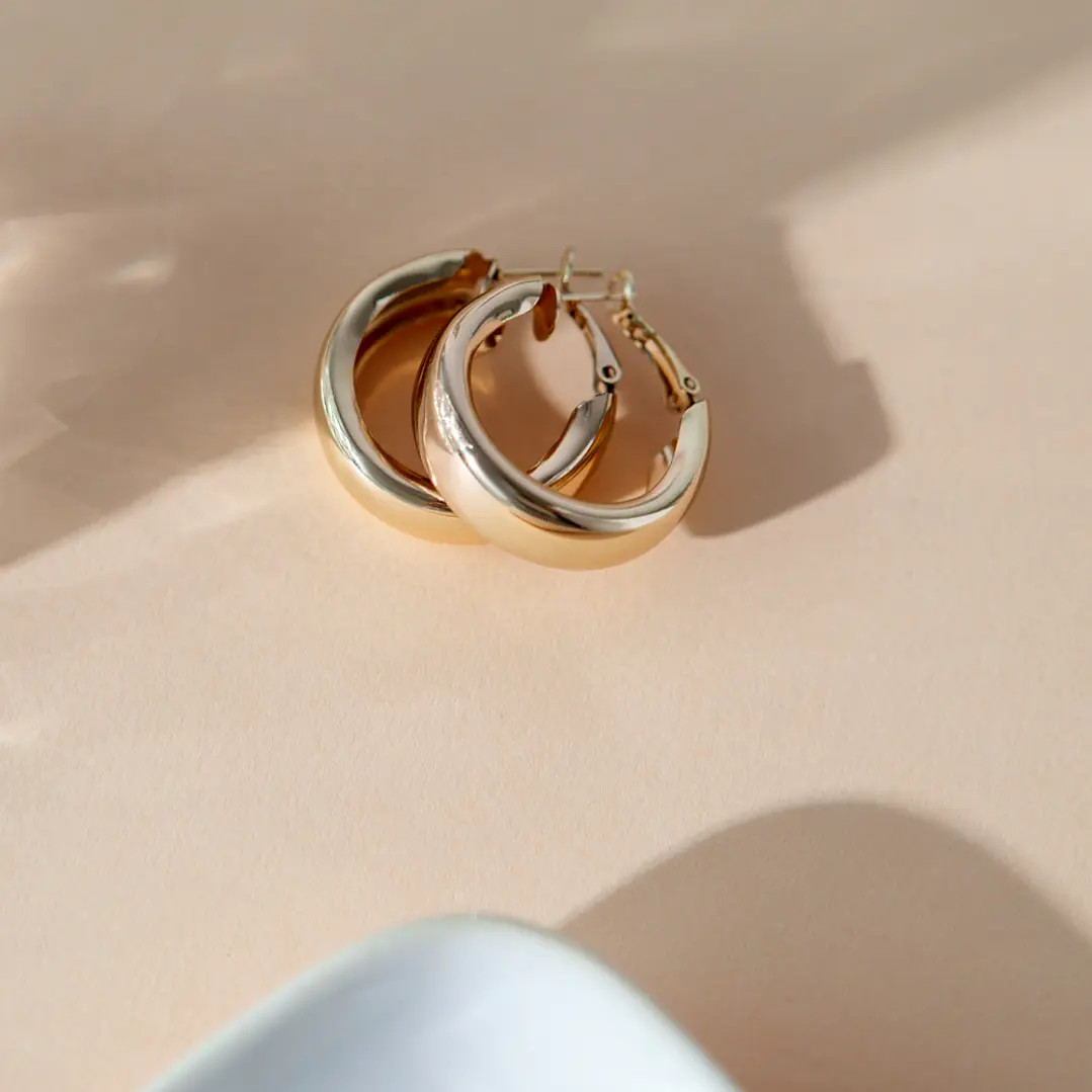 Classic circular golden earrings 1