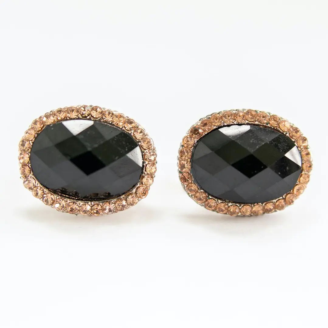 Gold earrings with beautiful black stone 2