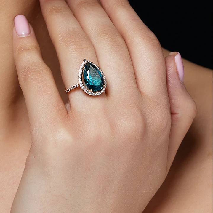 Oval ring with diamond incrustations and gemstone selection 3