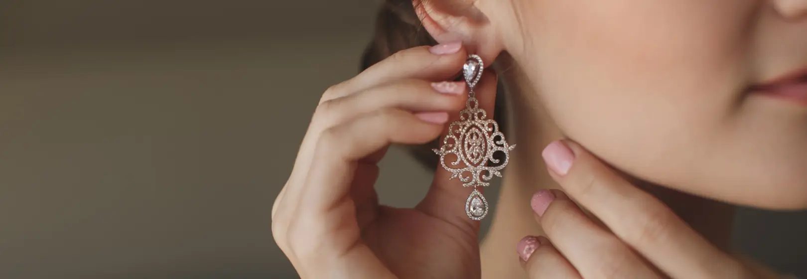 Small Details, Big Impact: How Jewelry Transforms an Outfit