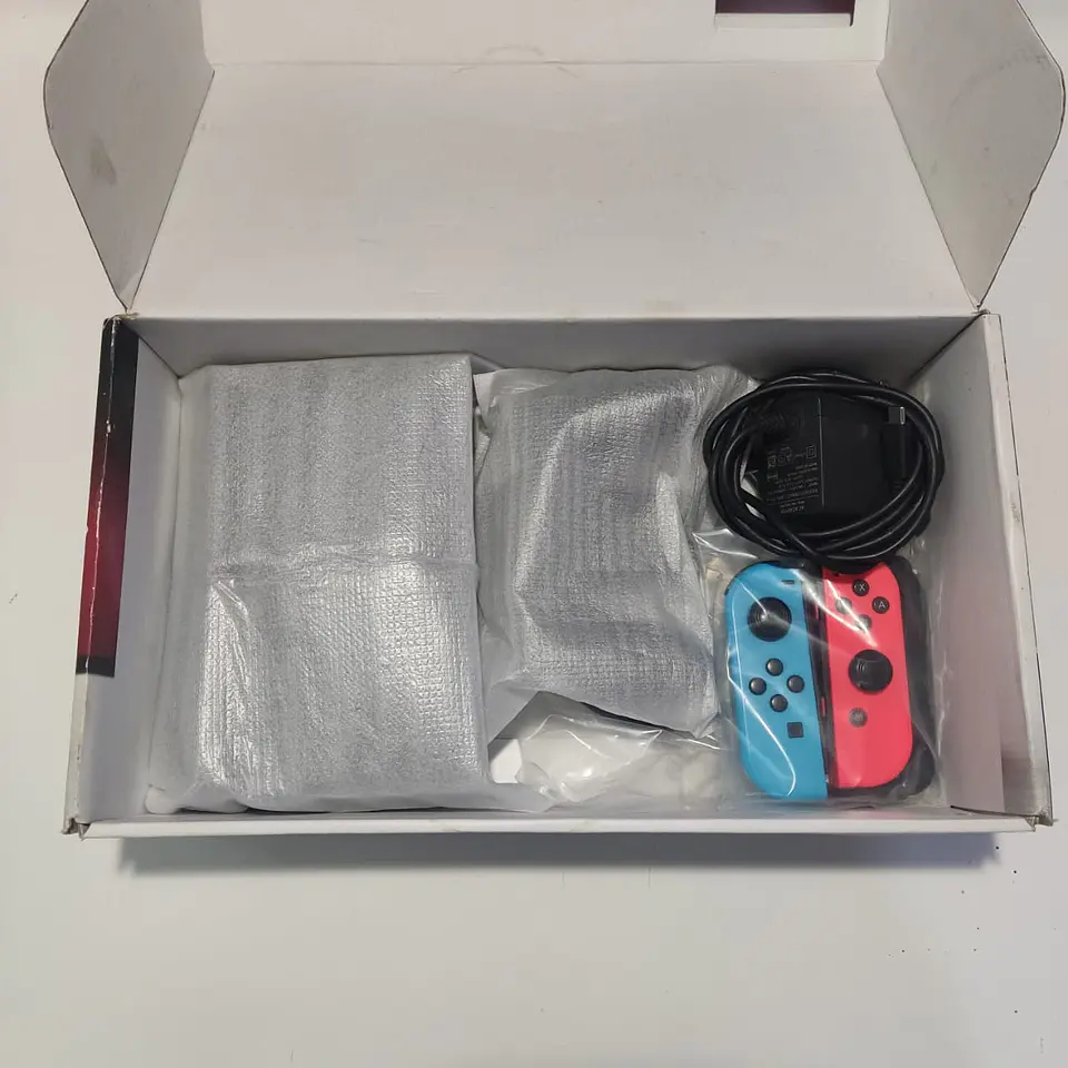 Nintendo Switch + The Legend of Zelda: Breath of the Wild 3