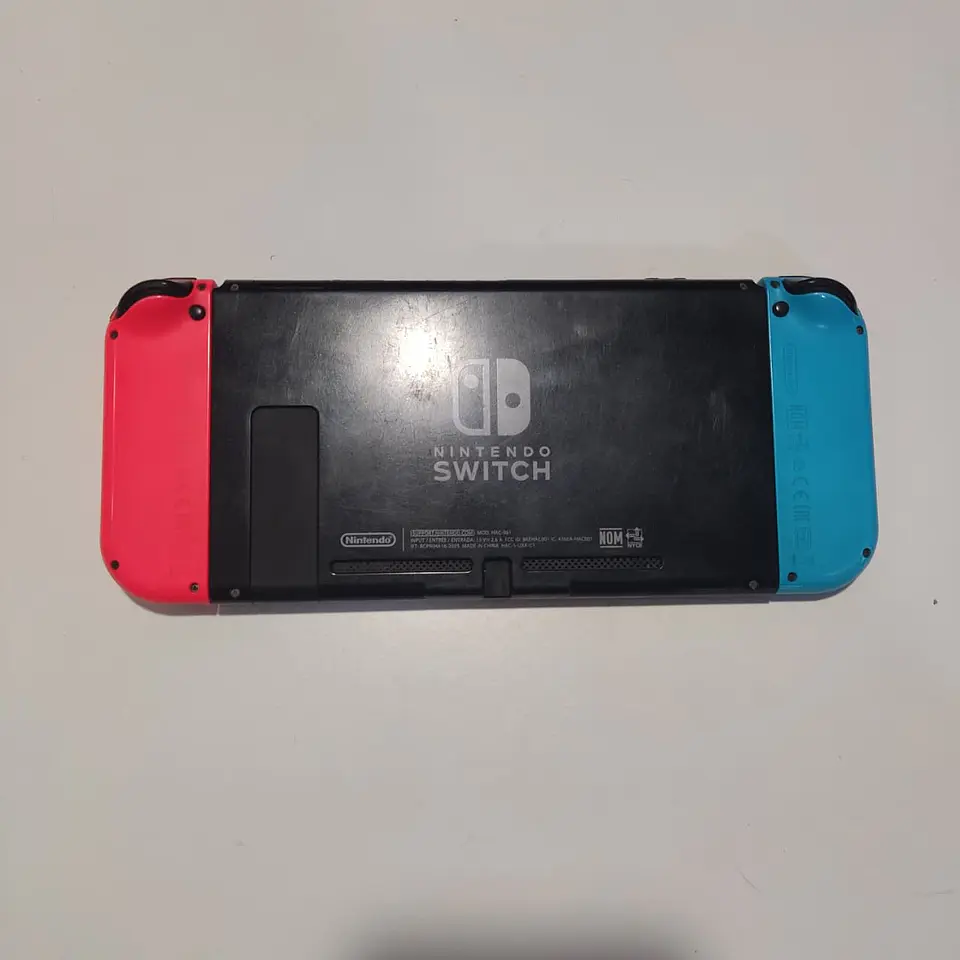 Nintendo Switch + The Legend of Zelda: Breath of the Wild 2