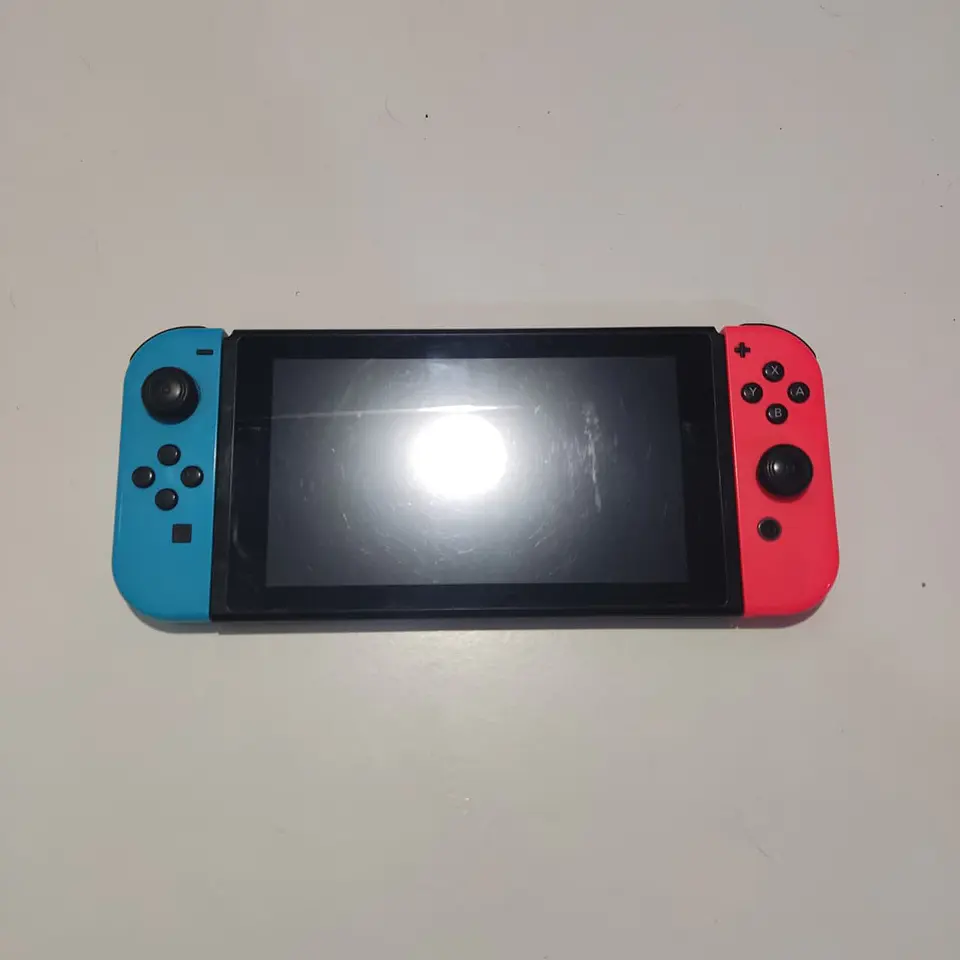 Nintendo Switch + The Legend of Zelda: Breath of the Wild 1