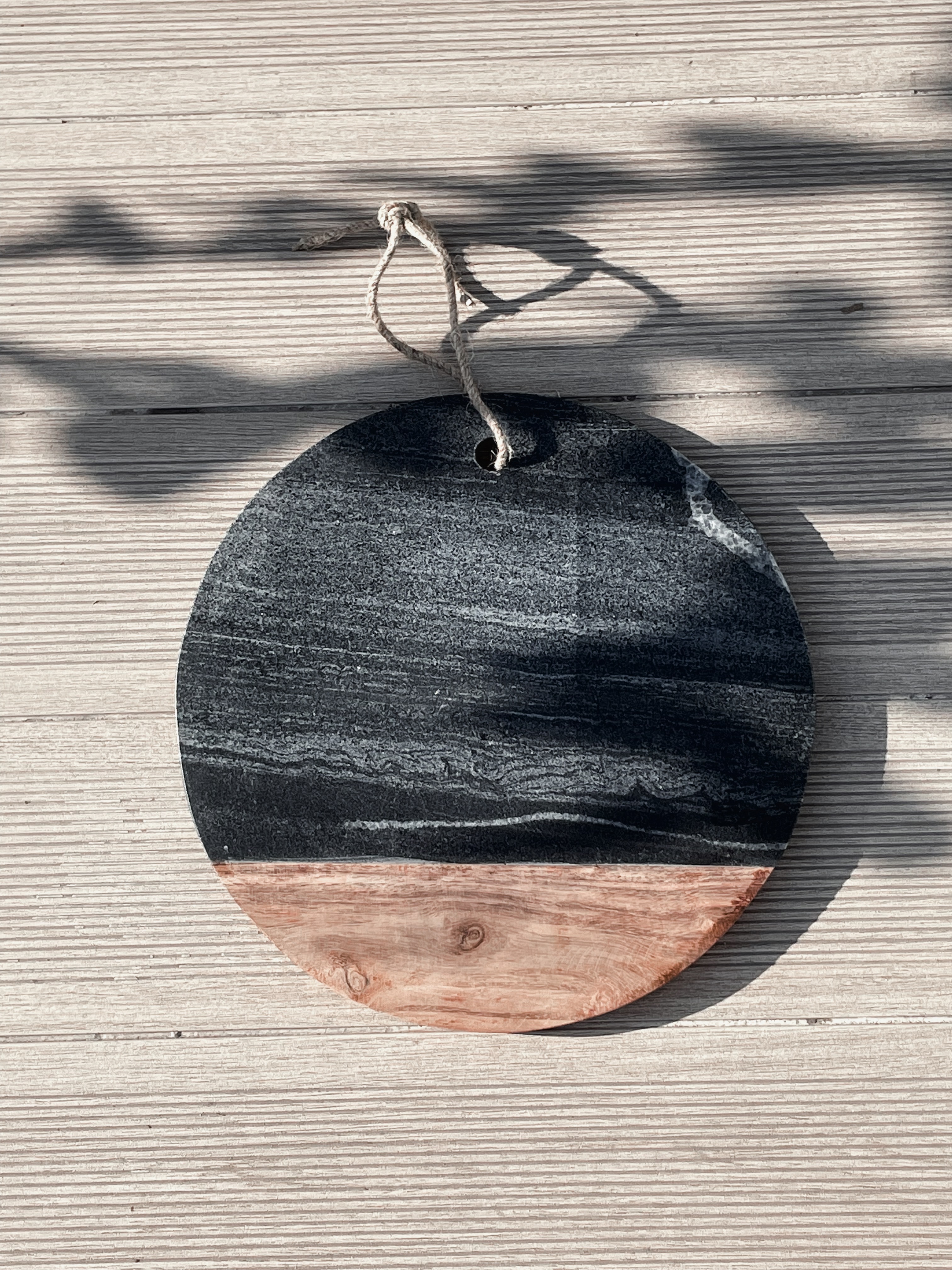 Tabla de Mármol Negro con Madera