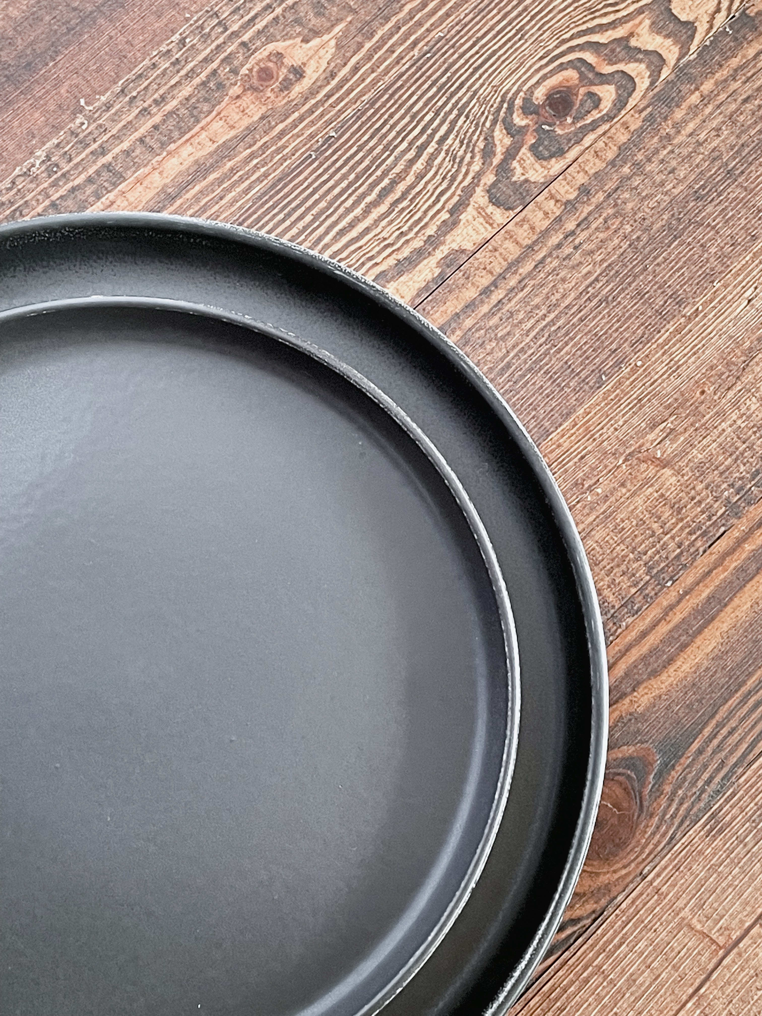 Plato de Pan Negro Opaco