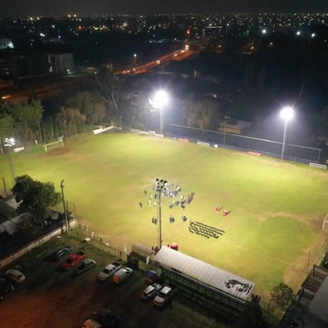 Cancha de Futbol pasto natural + Camarines 1