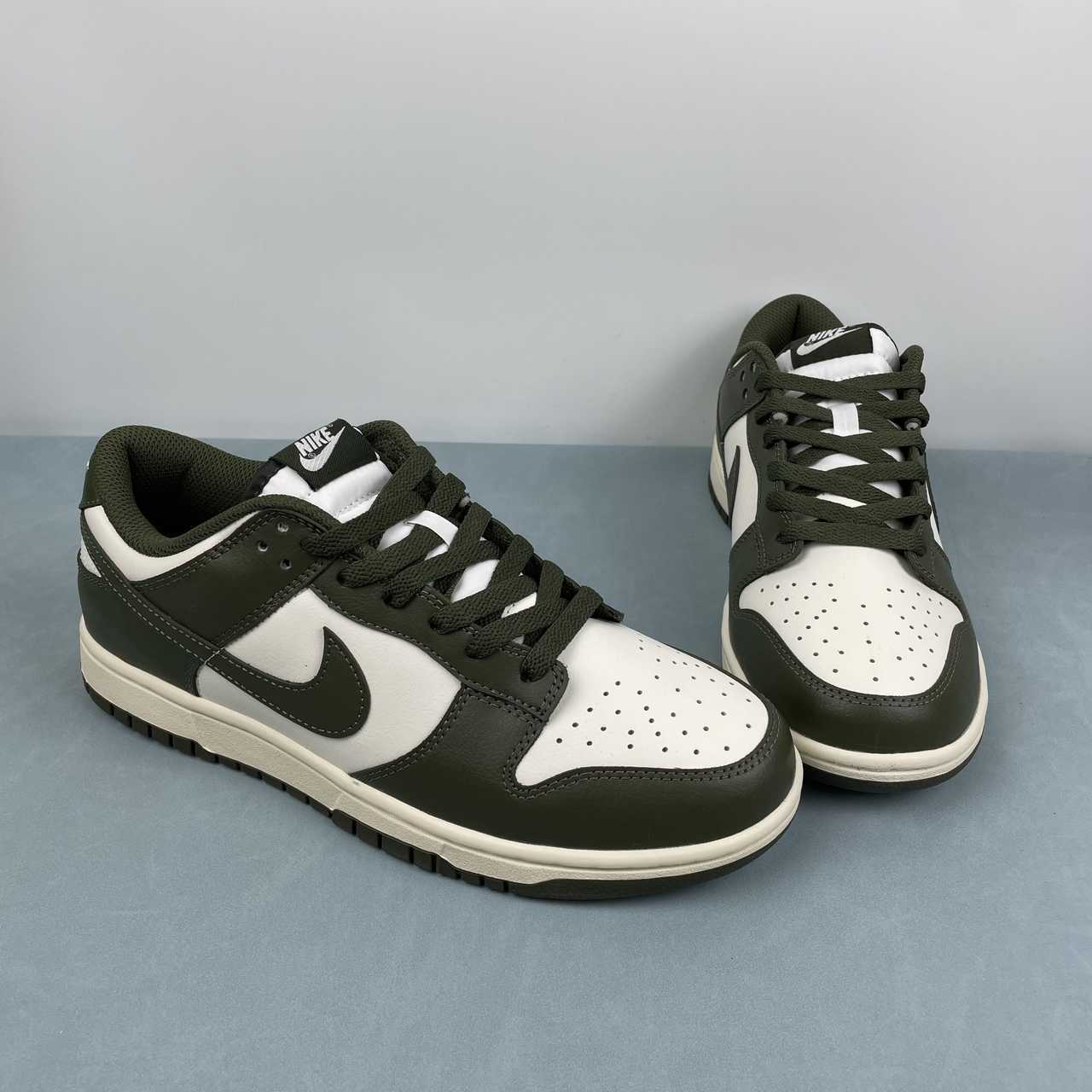 Sapatilhas Nike Dunk Low 1