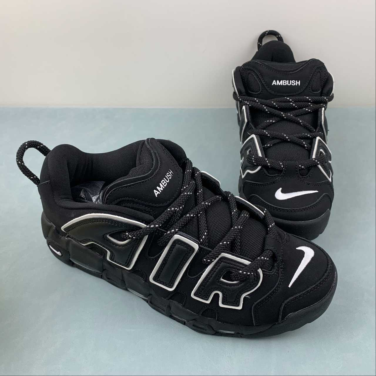 Sapatilhas Nike UpTempo 1