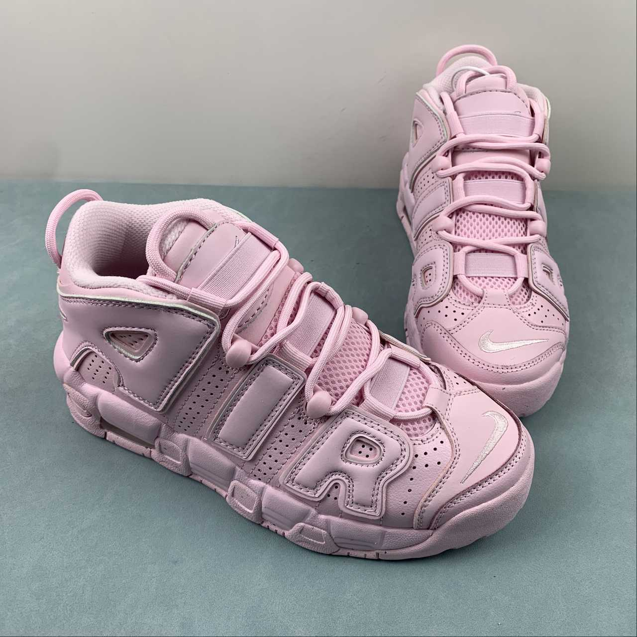 Sapatilhas Nike UpTempo 1