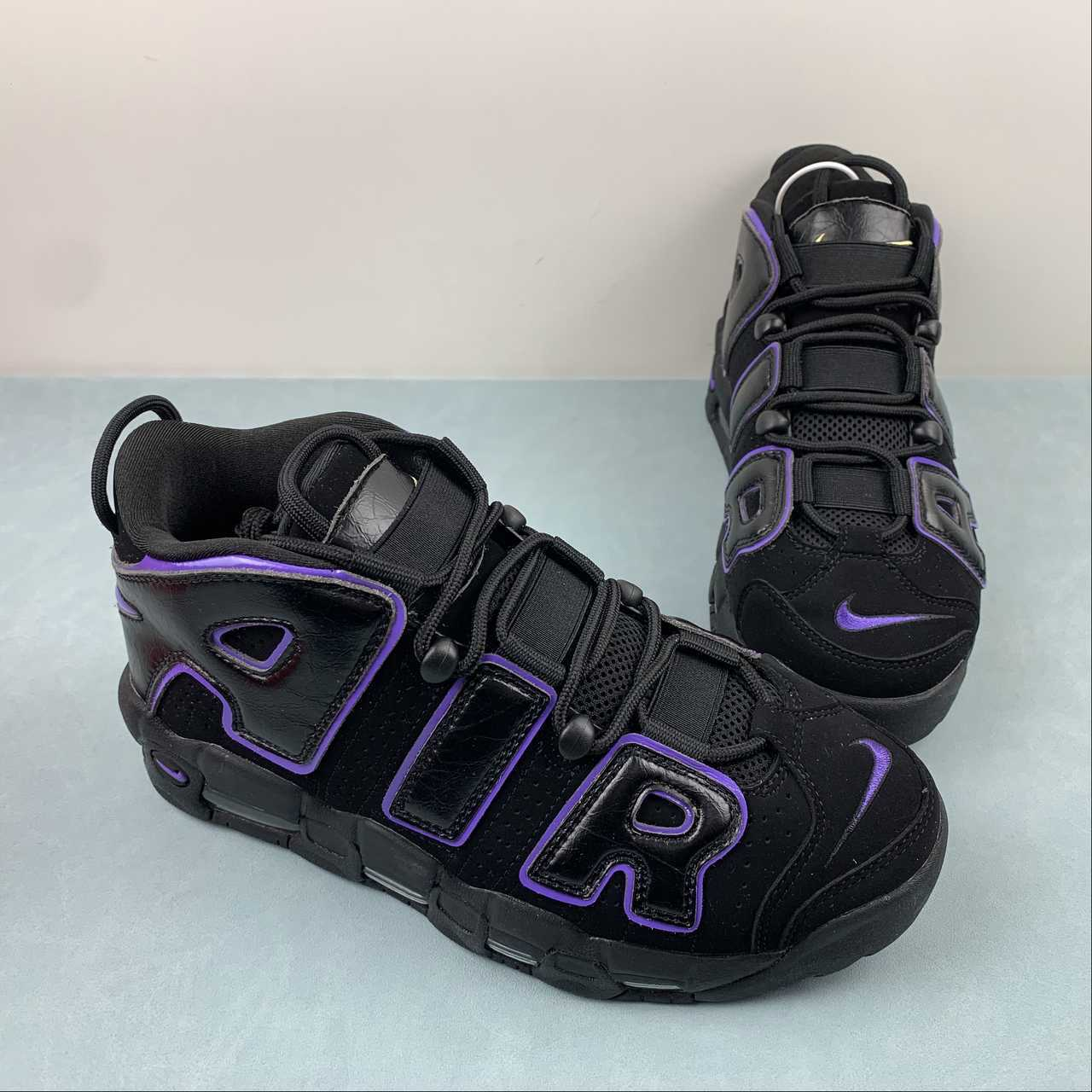 Sapatilhas Nike UpTempo 1