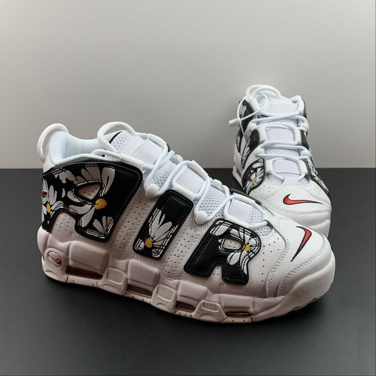 Sapatilhas Nike UpTempo 1