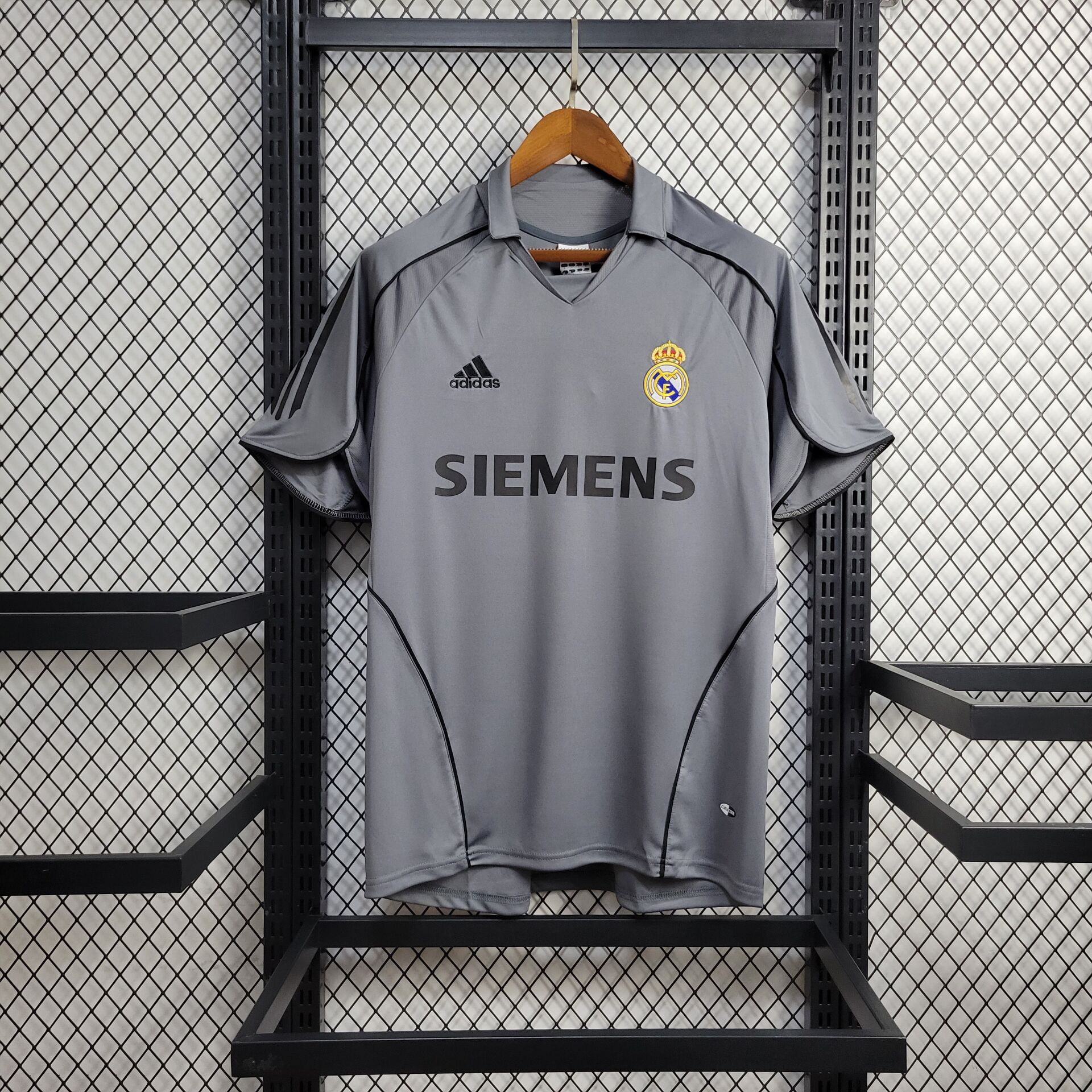 Camisola Retro Real Madrid C.F. Terceira 2005/06 1