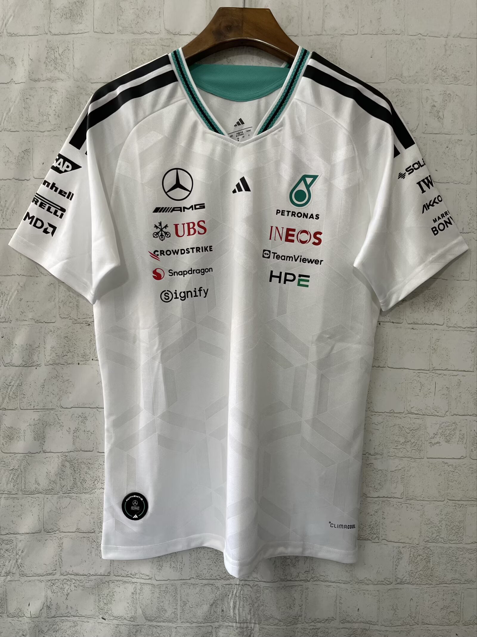 Camisola Mercedes AMG Petronas 2026 1