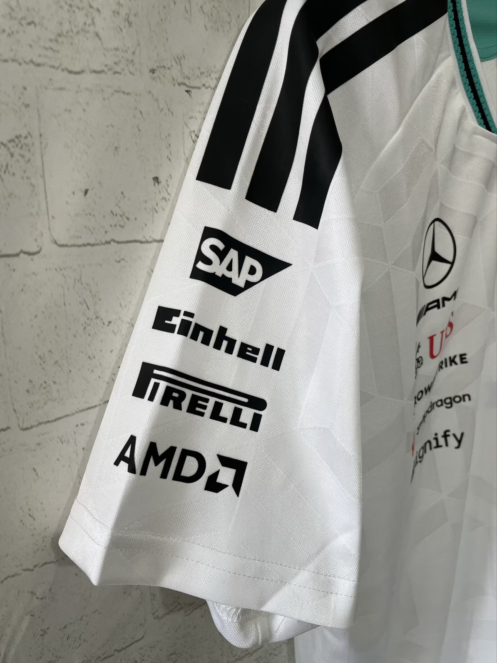 Camisola Mercedes AMG Petronas 2026 3