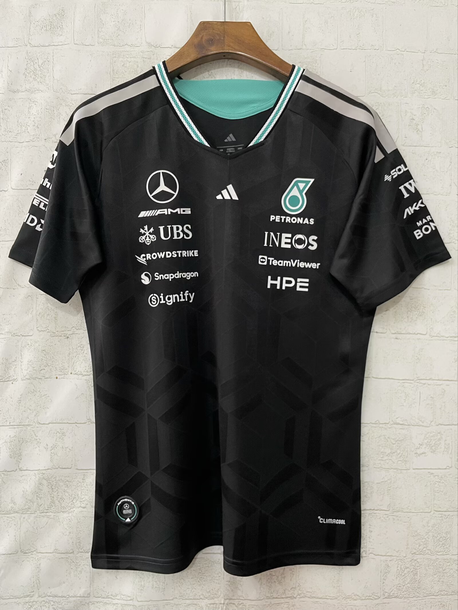 Camisola Mercedes AMG Petronas 2026 1