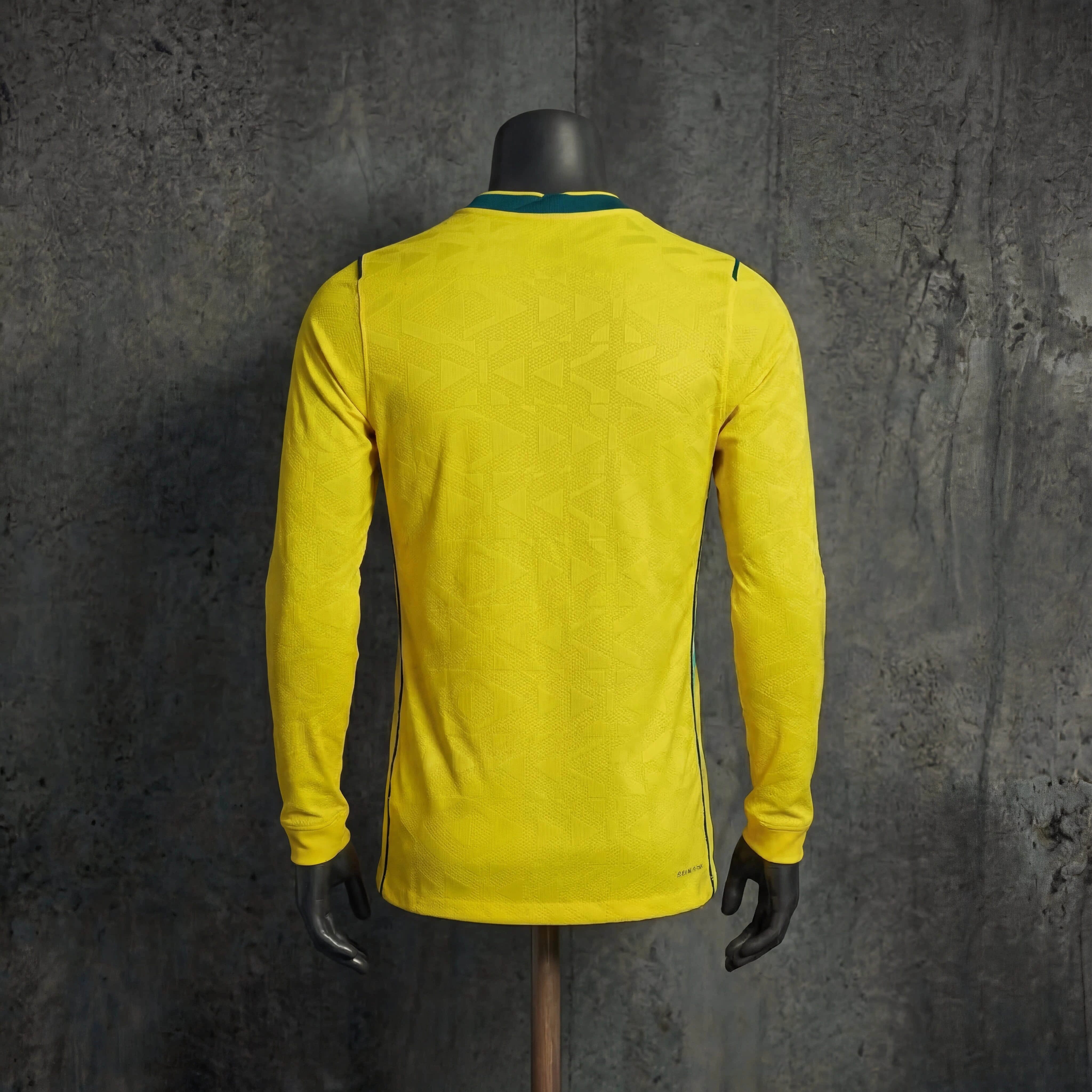 Camisola Brasil Principal 2026 - Versão Jogador Manga Comprida  2