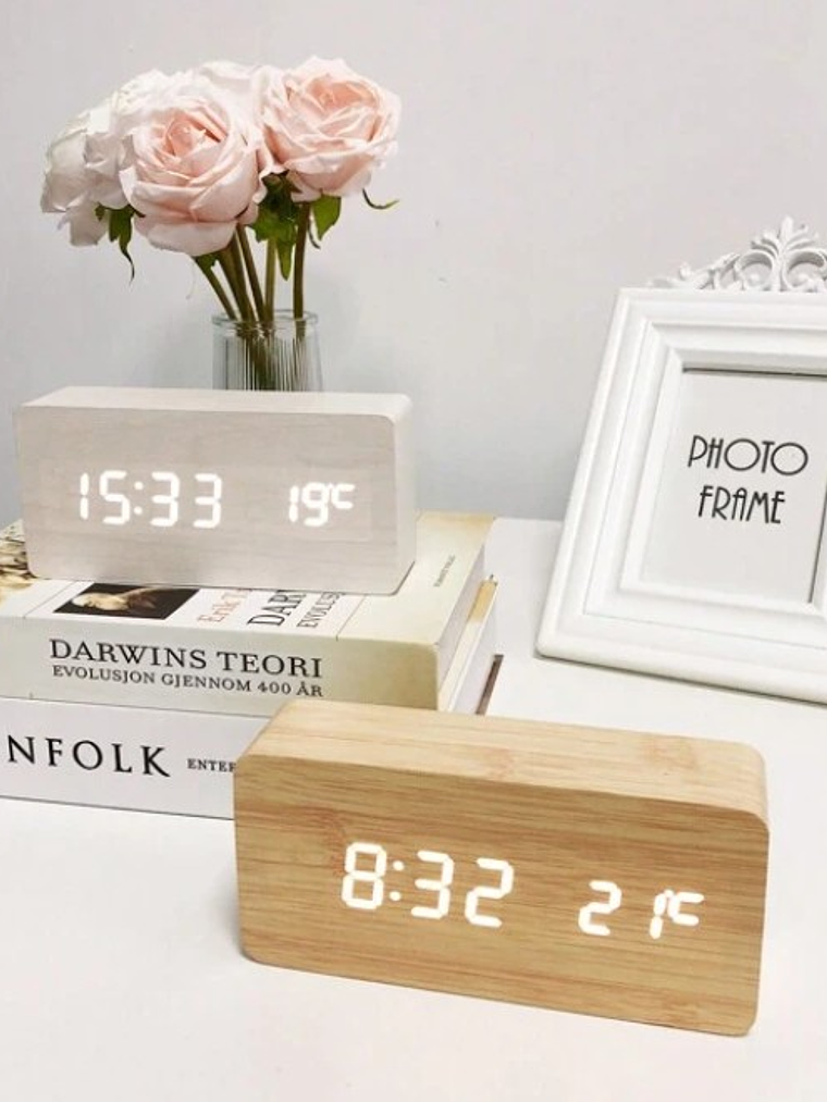 Reloj despertador digital de madera, reloj de mesa LED con temperatura para decoraciones de escritorio de oficina y dormitorio 2
