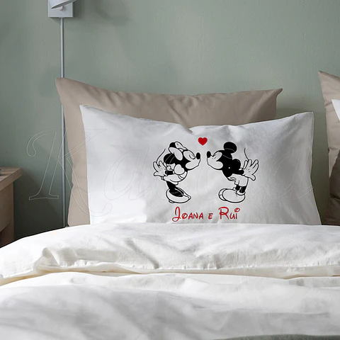 Fronha Personalizada Mickey & Minnie com Nomes