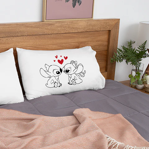 Fronha Personalizada Stitch Kiss