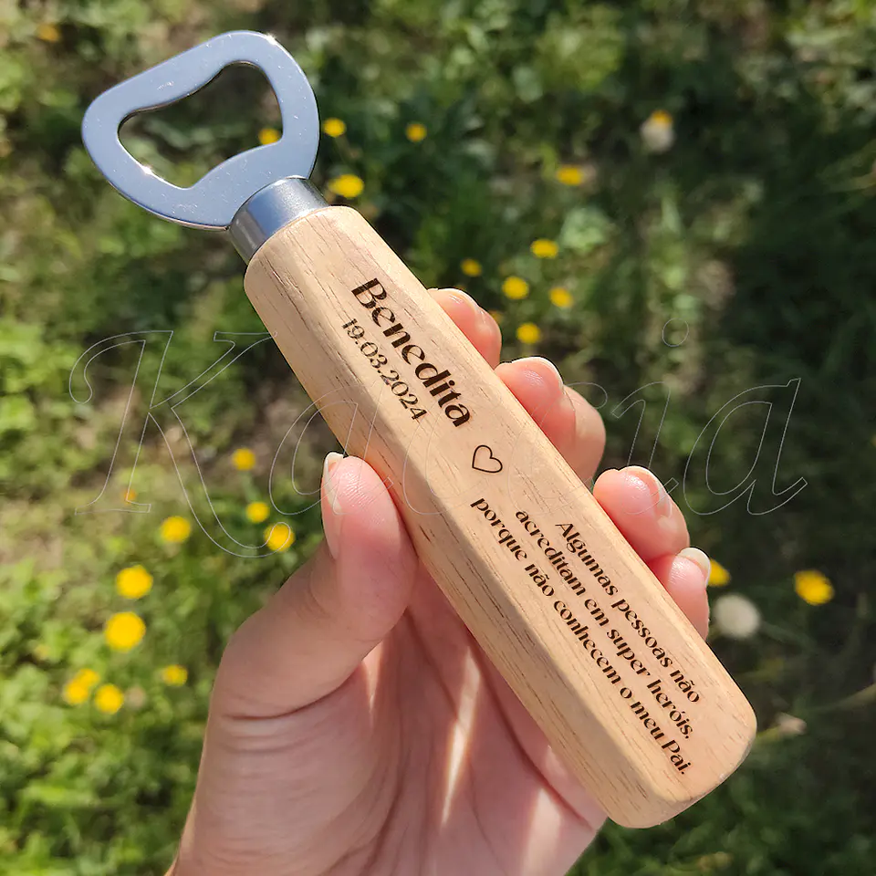 Abre-cápsulas Personalizado Madeira Pai Herói 2