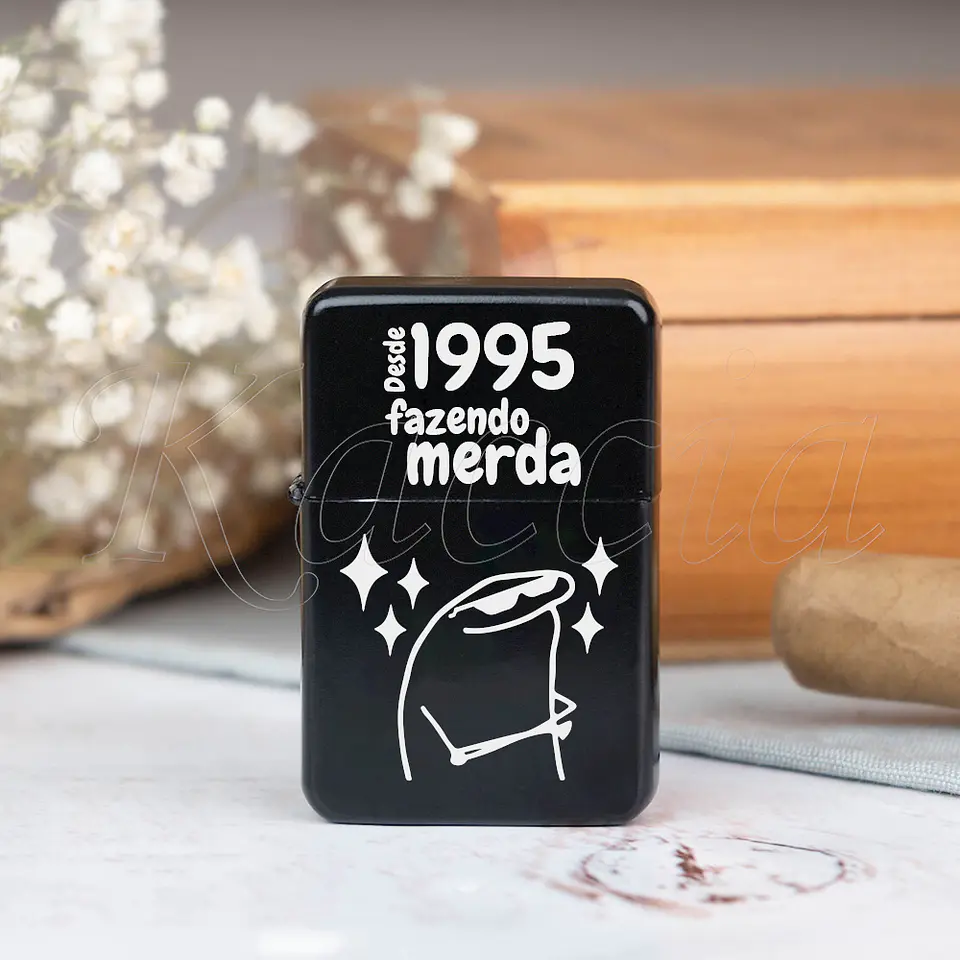 Isqueiro Preto Personalizado Fazendo M*rda Flork 3