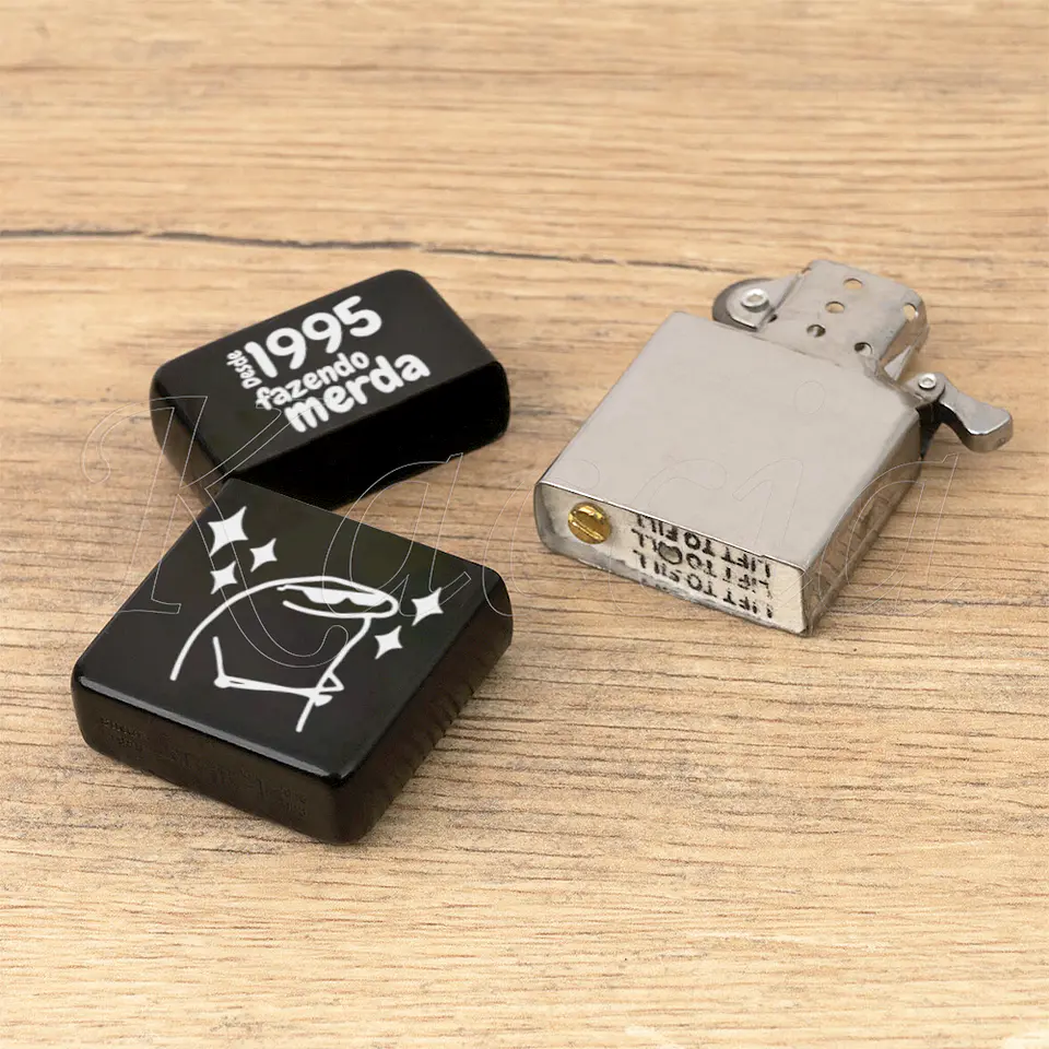 Isqueiro Preto Personalizado Fazendo M*rda Flork 4