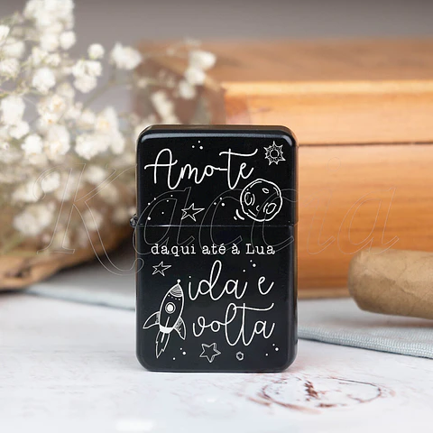 Isqueiro Preto Personalizado Amo-te até à Lua ida e volta