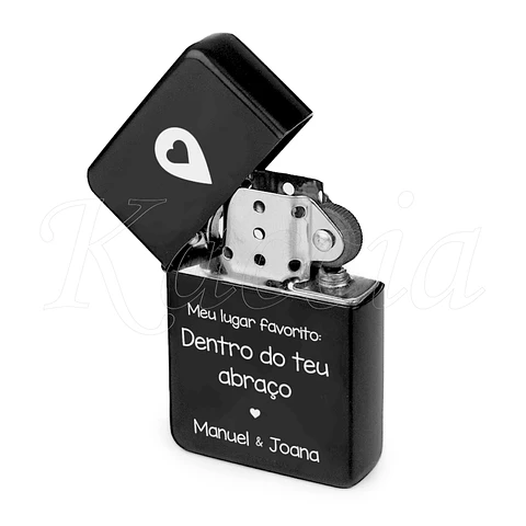 Isqueiro Preto Personalizado Dentro Do Teu Abraço Com Nomes