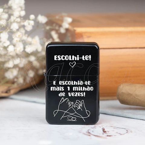 Isqueiro Preto Personalizado Escolhi-te Lovers