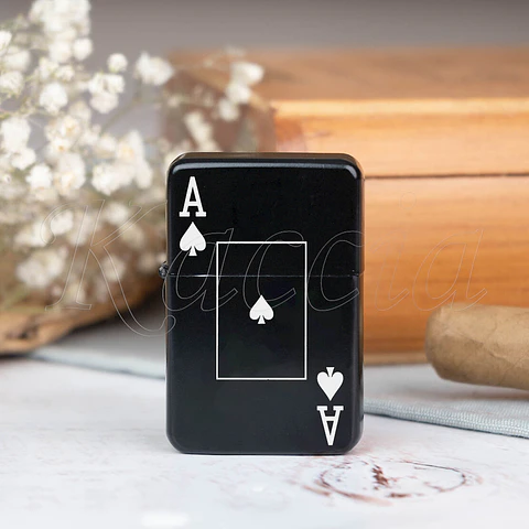 Isqueiro Preto Personalizado Carta Ás de Espadas