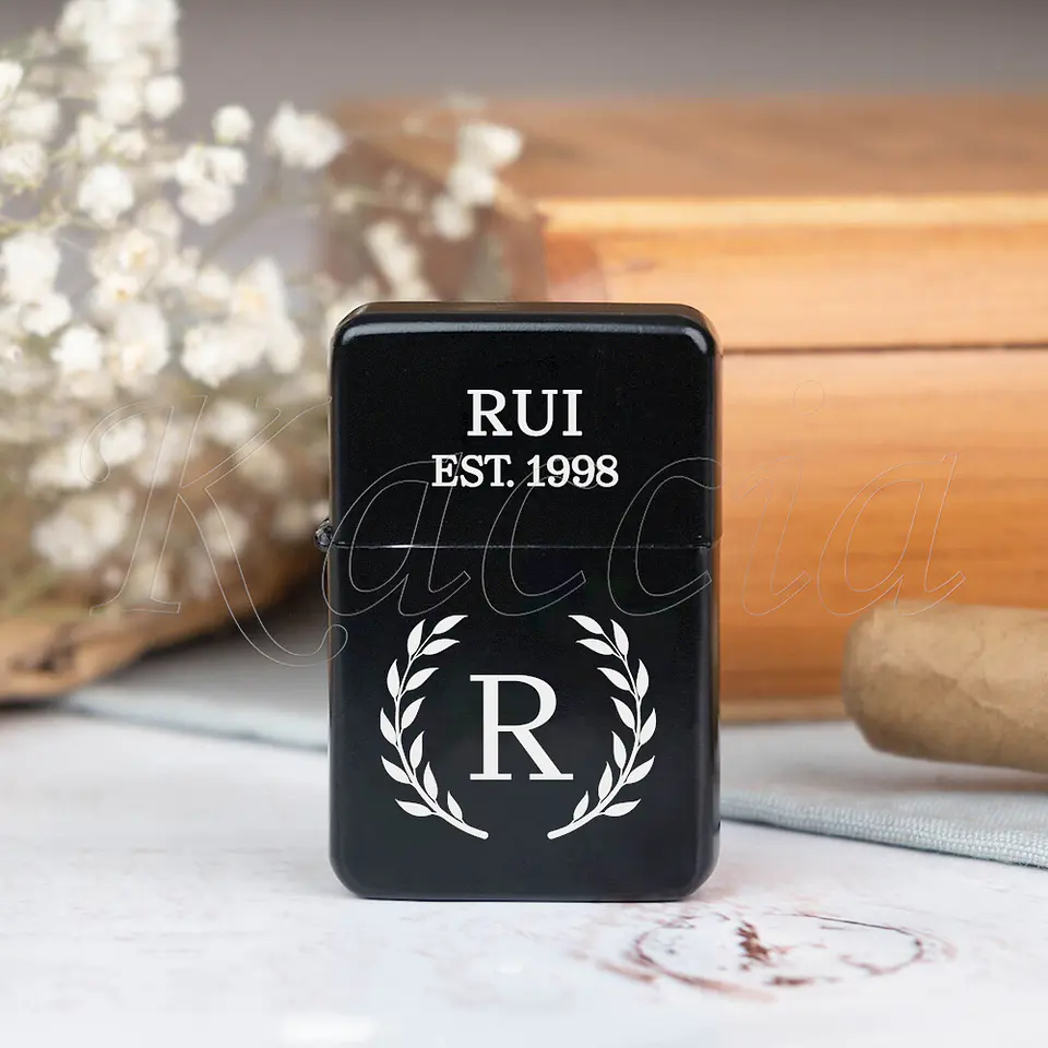 Isqueiro Preto Personalizado com Inicial 2