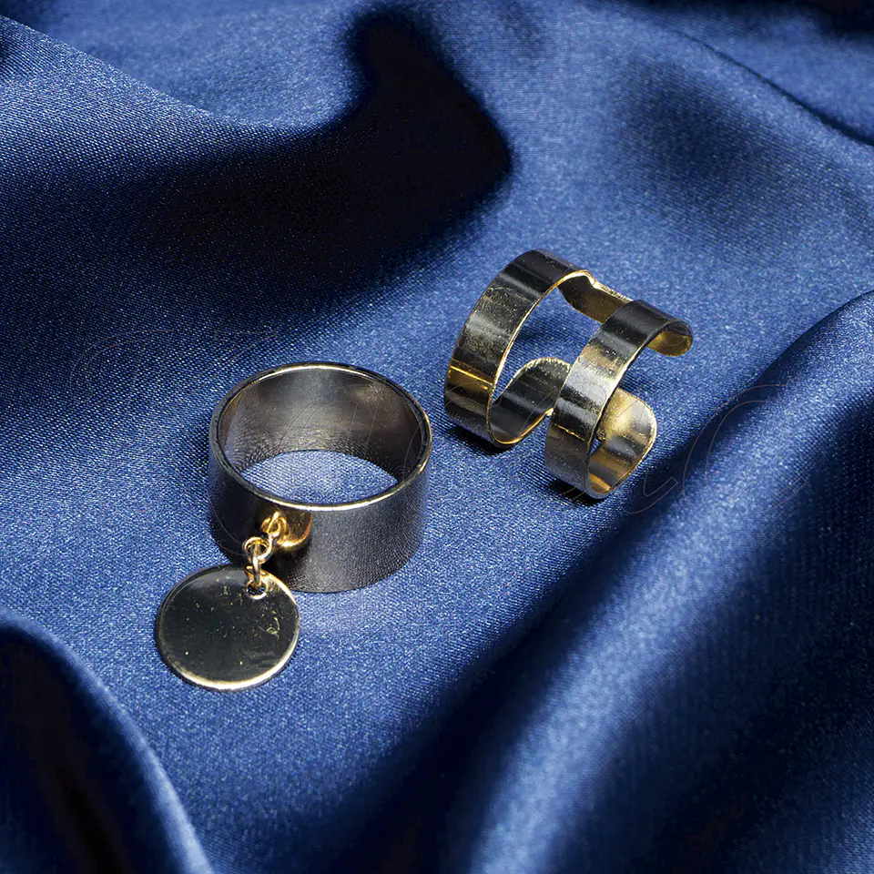 Conjunto de Anéis em Aço Dourados Abstrato 3