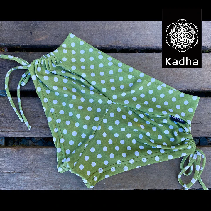 Short Hot Yoga  Green Dots 1