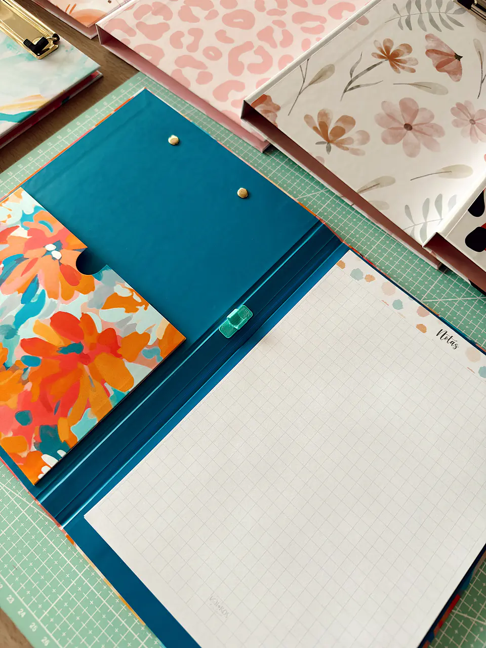 Carpeta con Clip + Block de Notas  2