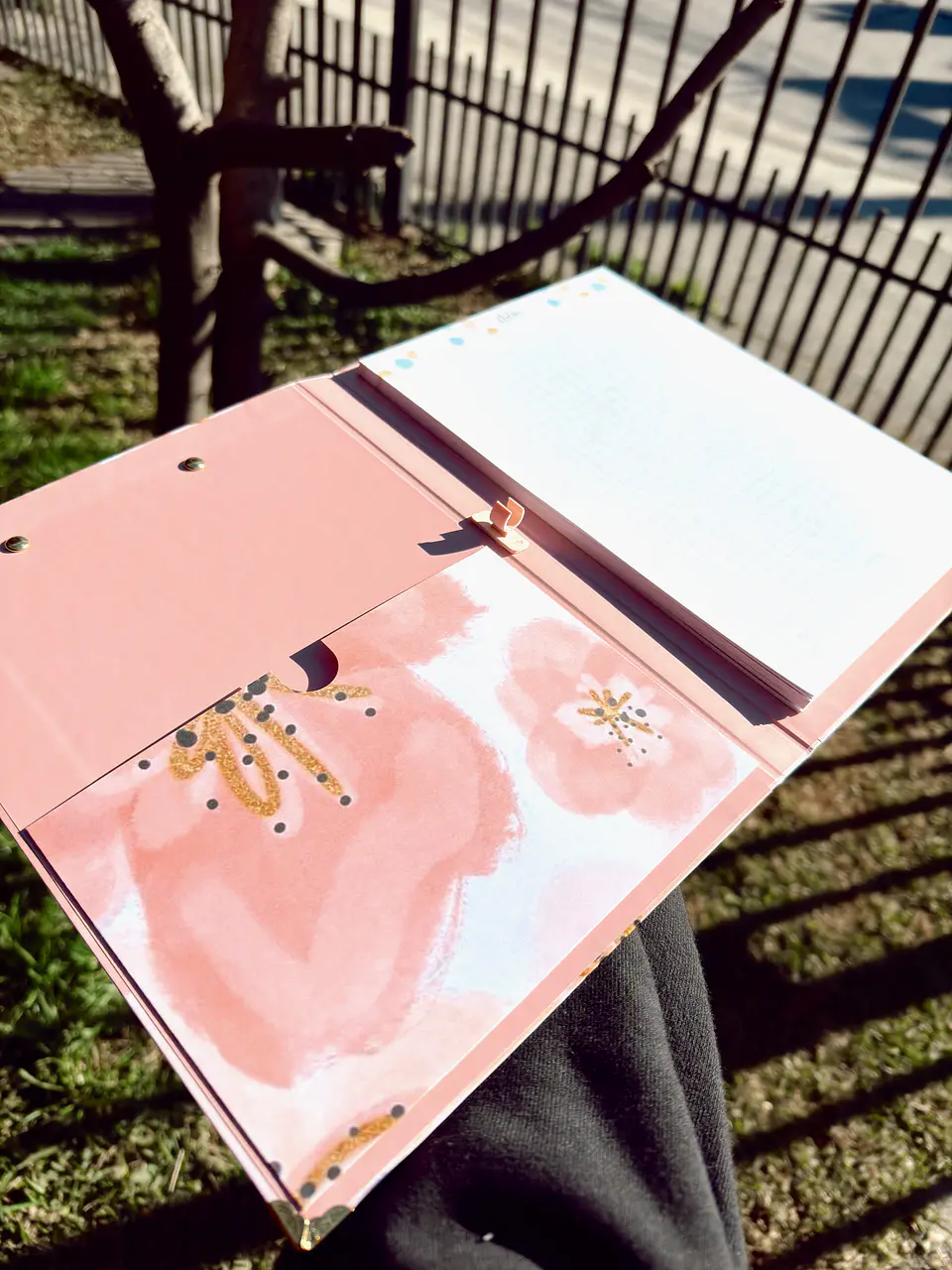 Carpeta con Clip + Block de Notas  3