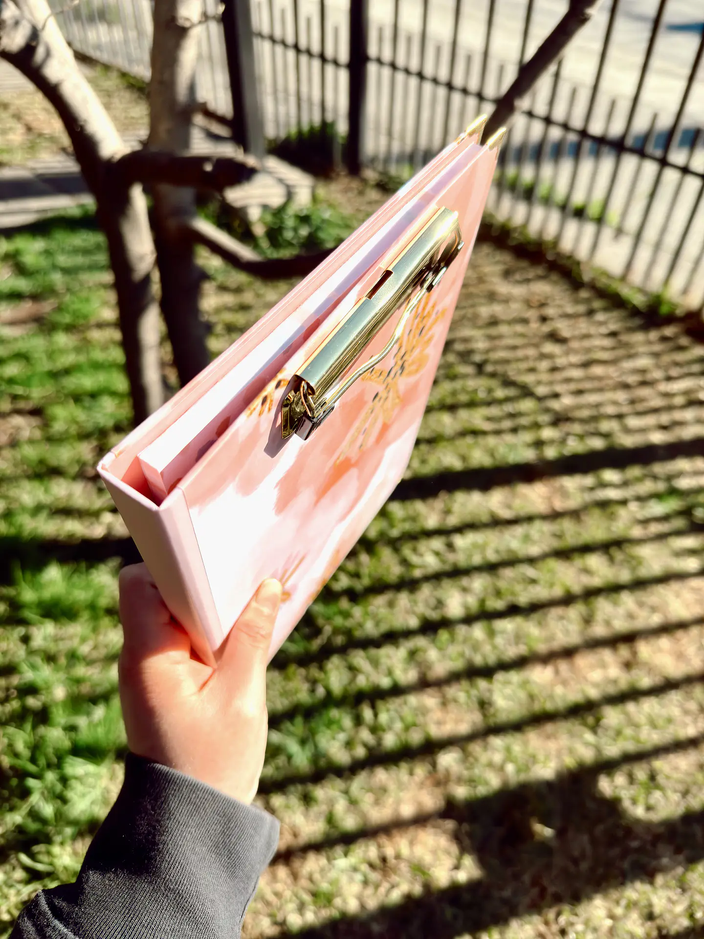 Carpeta con Clip + Block de Notas  4