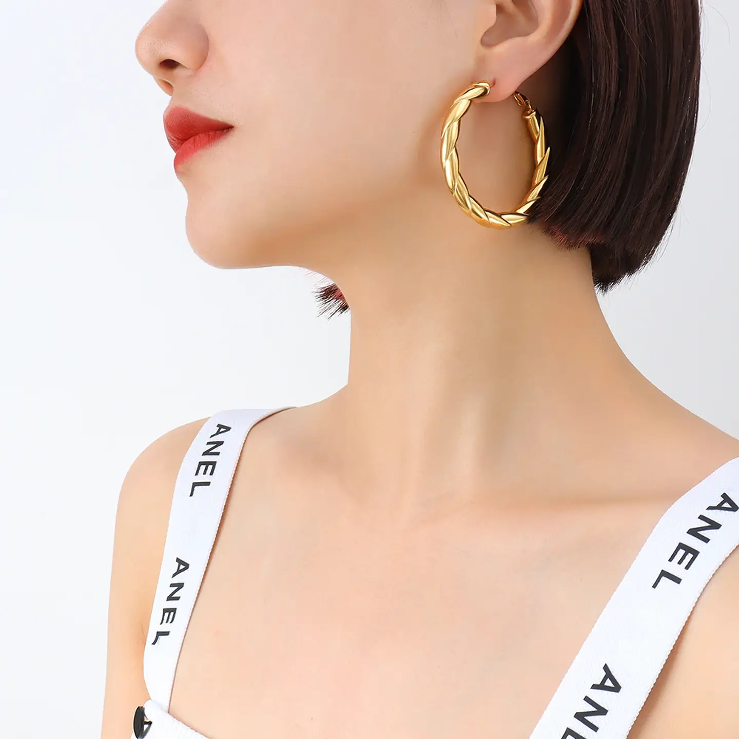 Luxury 18K Gold Earrings for Women Nuo Exaggerated Hollow Design with Titanium Steel Plating Stainless Steel Jewelry 2